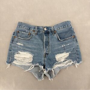 Levi’s 501 Medium Wash Distressed Shorts Sz 31